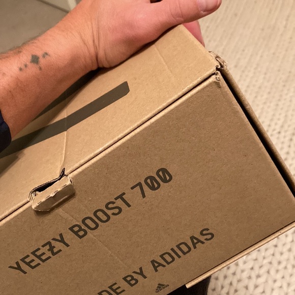 Yeezy 700 faded azure worn twice - Picture 16 of 16
